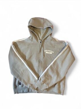 🤍Gray Rocawear zip up hoodie🤍